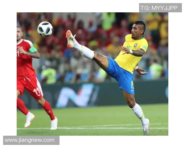 哪位足球明星近日抵达中国引发球迷热议与关注